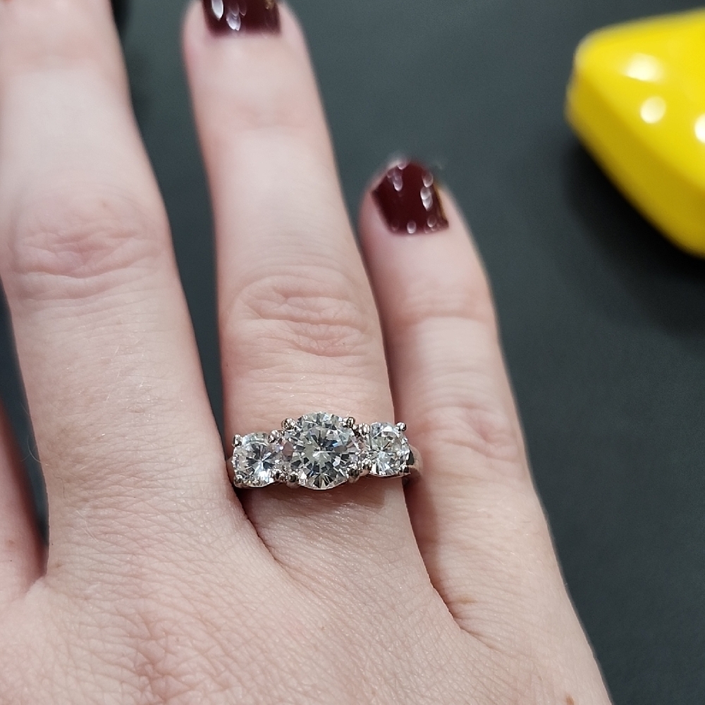 VINTAGE AVON SILVER RHINESTONE RING
